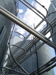 競業避止義務に関する注意点と営業退職後のリスクは？