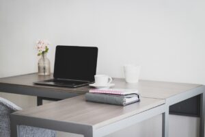 在宅勤務で営業以外の求人を探す方法は？