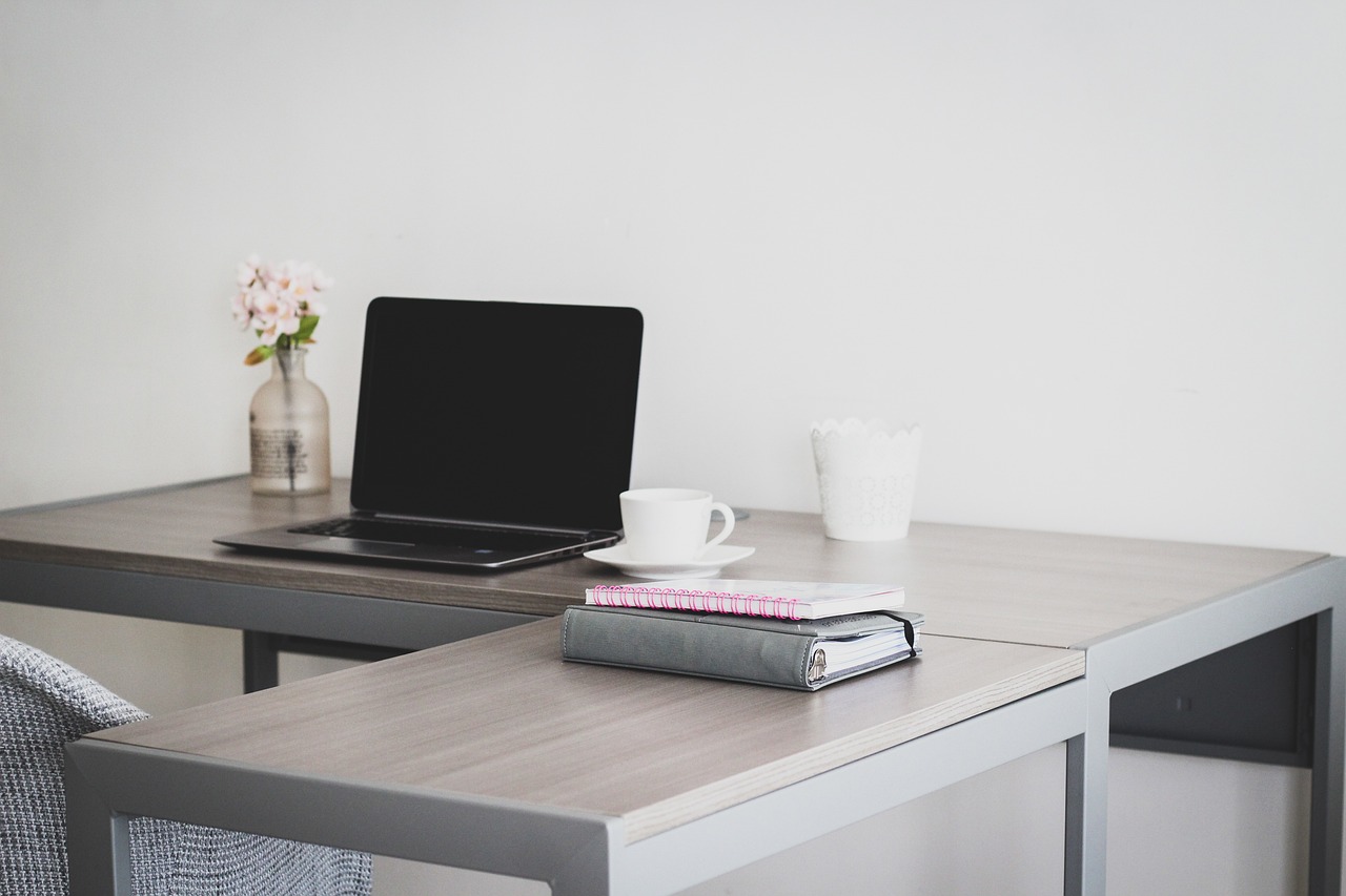 在宅勤務で営業以外の求人を探す方法は？