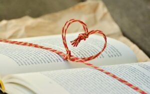 年度末前に男性が転職で年収維持のために交渉するポイントは？