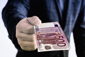 年度末直前に男性が退職金をもらえる条件とは？